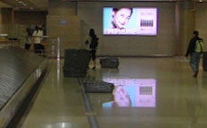 Реклама на лайтбоксах в зоне прибытия, зал получения багажа, 1-й этаж