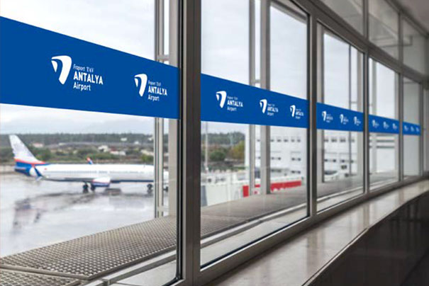 Размещение рекламы на окнах в аэропорту в Анталии