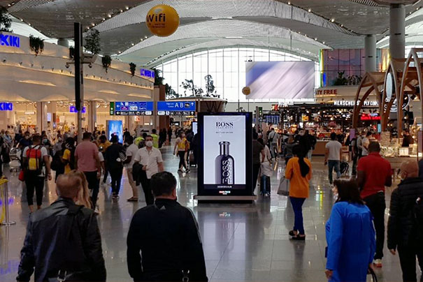 Размещение рекламы на цифровых экранах в аэропорту в Стамбуле