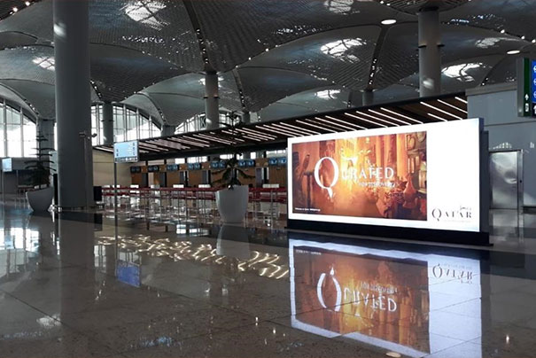 Размещение рекламы на световых коробах в аэропорту в Стамбуле