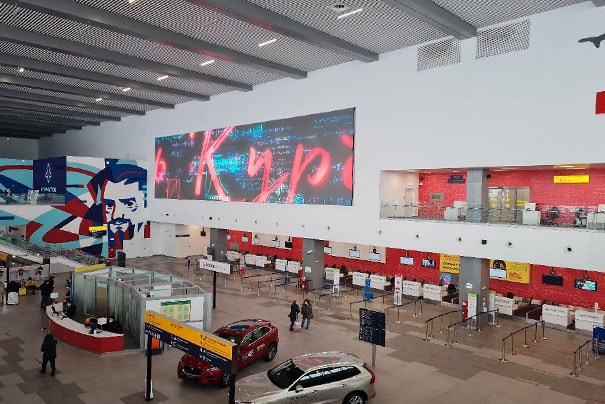 Размещение рекламы на видеоэкранах в аэропорту в Челябинске
