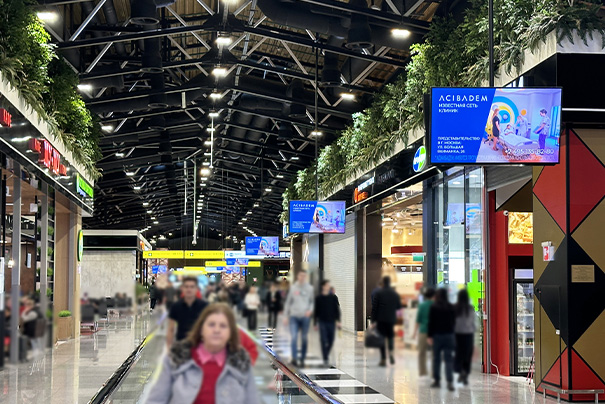 Реклама турецкой компании «Acibadem» в аэропорту Шереметьево